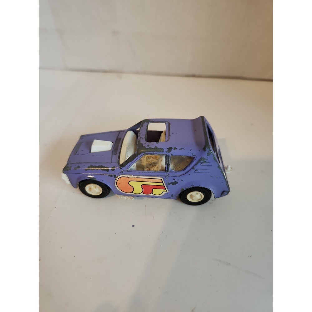 Tootsietoy  Gremlin Purple Yellow Car Vintage‎